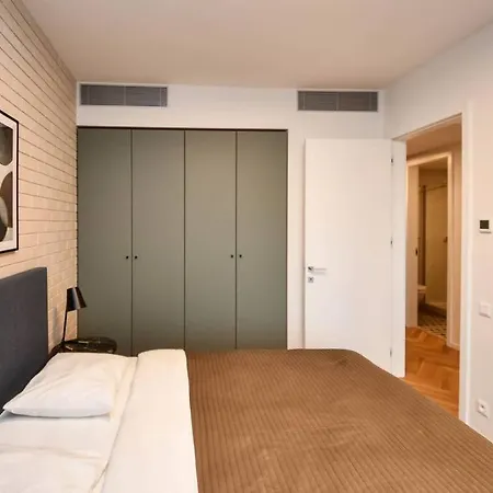 Skypark Luxury With Skyline View & Free Parking Pressburg