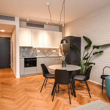 Skypark Luxury With Skyline View & Free Parking