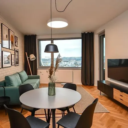 Skypark Luxury With Skyline View & Free Parking